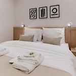 Large And Calm 2Br Apt With Ac & Patio